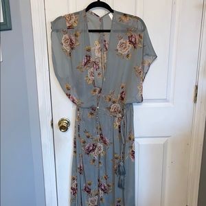 Blue floral shall/kimono